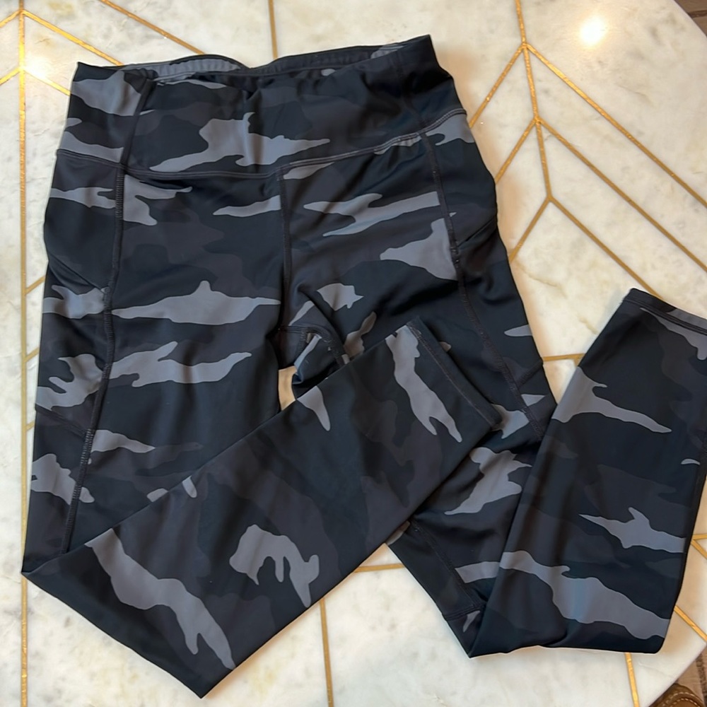 Athleta camo legging SZ S